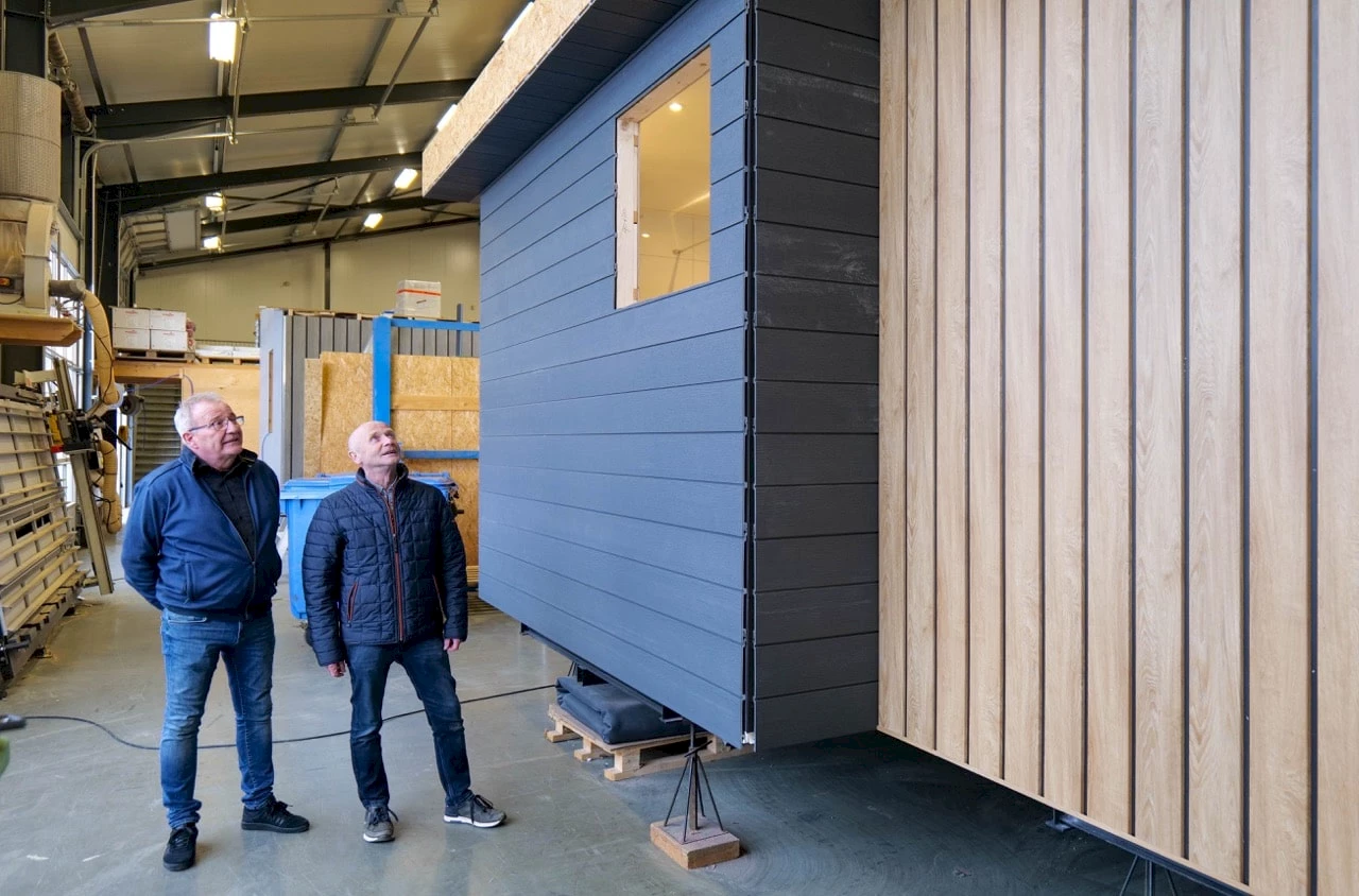 mantelzorgwoning in eigen fabriek bezichtigen